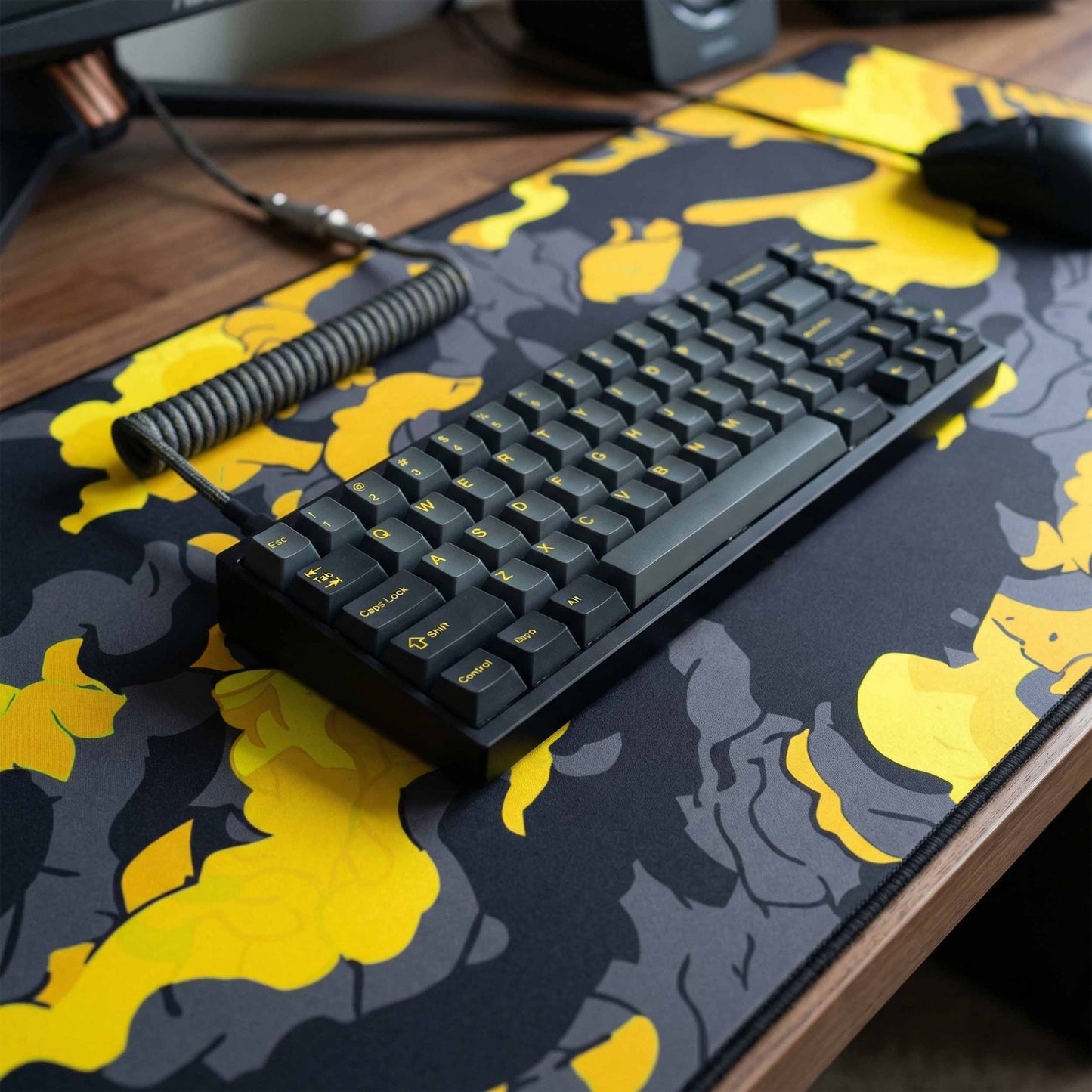MAZE Light Series CLOUDY Y 2XL extended gaming desk mat yellow black camo design