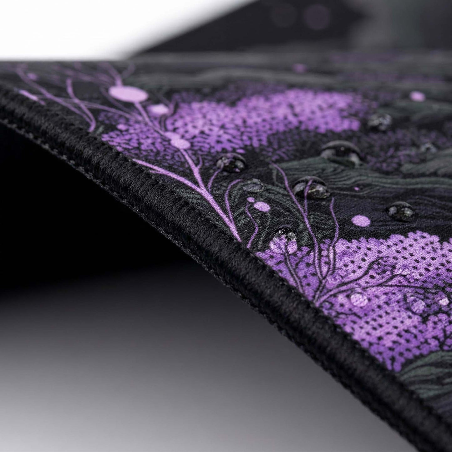MAZE Light Serie 2 – Nebulous GBP 2XL Extended Gaming Desk Mat