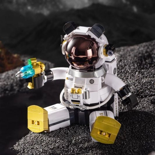 Sluban Pleyerid Astronaut Building Block Figure – Creative Life Bricks Space Model (M38-P8031)