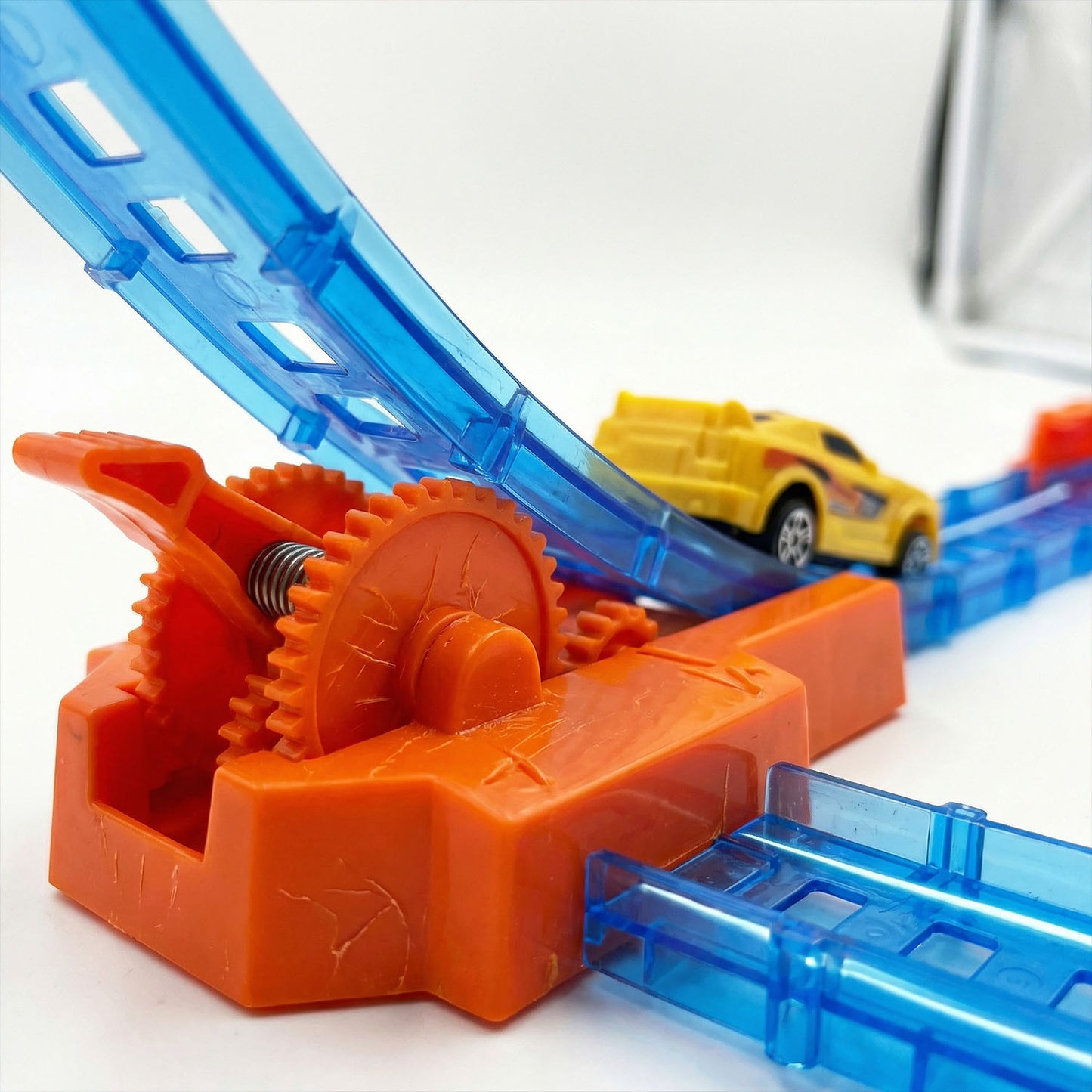 Electric racing track toy for children age 3+