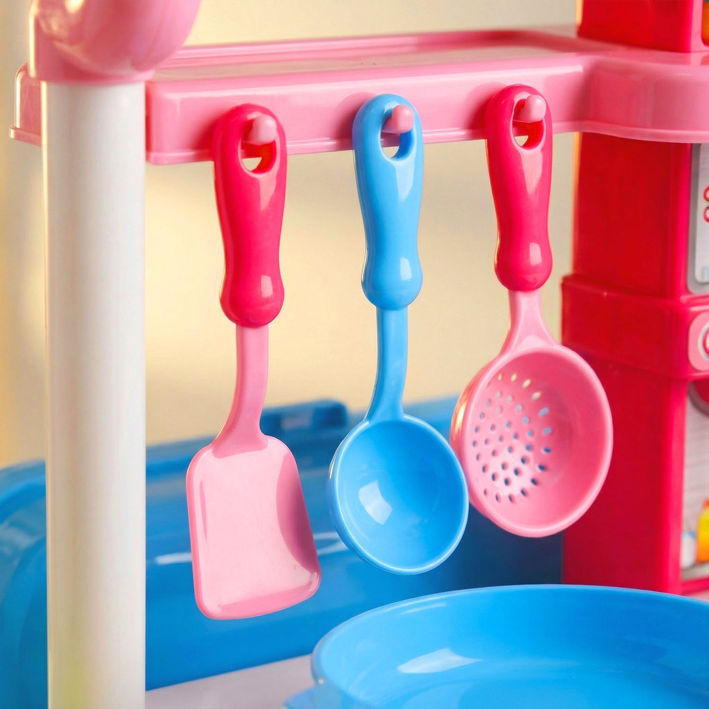 Rolling kitchen luggage role play set