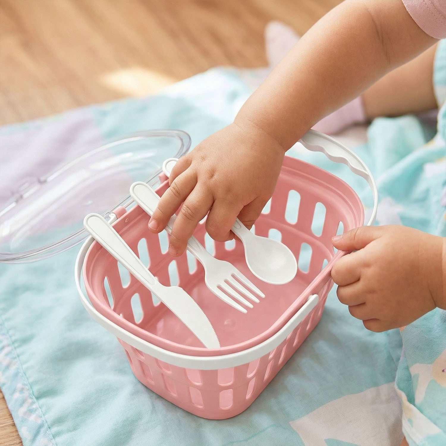 Portable picnic basket toy for kids pretend play