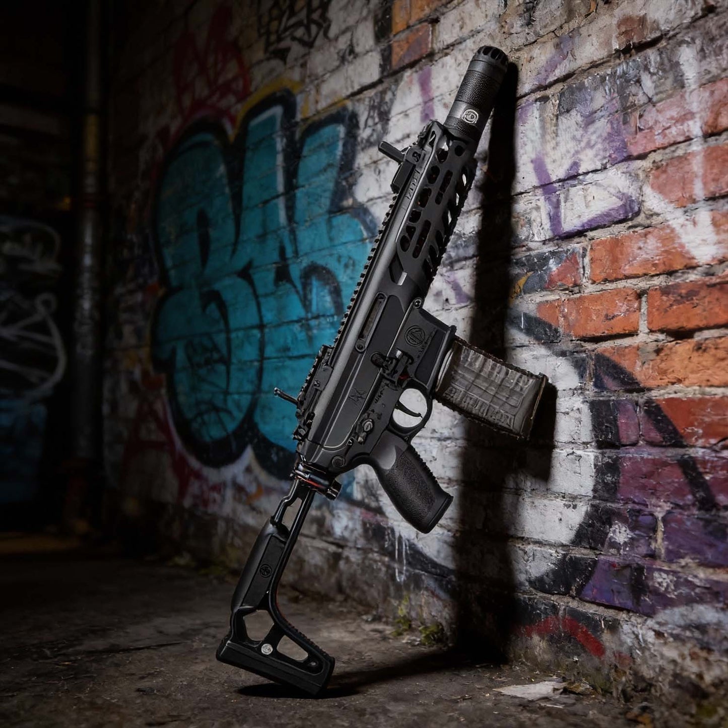 Electric toy blaster with rechargeable battery