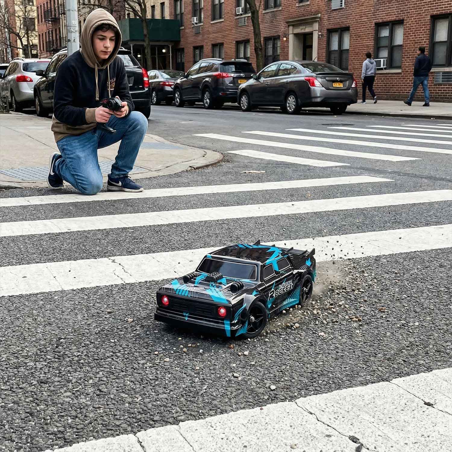Rechargeable 4WD RC car for kids and teens