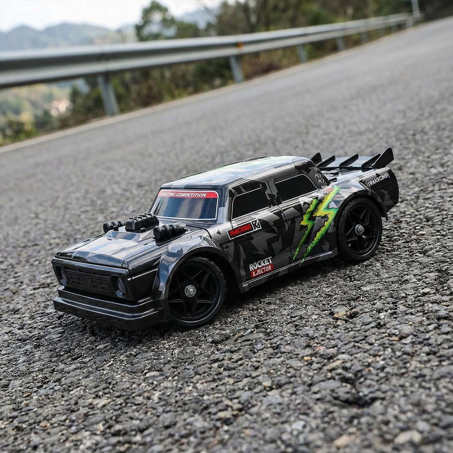 4WD RC car with metal drivetrain and LED headlights